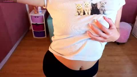 Snapshot of adharawo chatting on 4, 12, 2025 Adhara online show from 4, 12, 2025