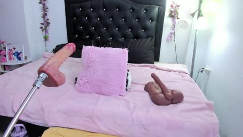 Snapshot of adilaghazali chatting on 13, 4, 2026 Adila online show from 13, 4, 2026