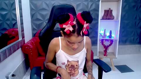 adisson_petite1 online show from 21, 2, 2026