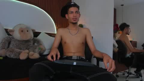 Snapshot of adonis_wb chatting on 14, 12, 2025 adonis_wb online show from 14, 12, 2025