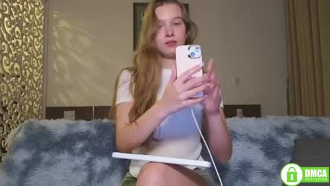 Snapshot of adorielle chatting on 25, 5, 2026 Lia online show from 25, 5, 2026