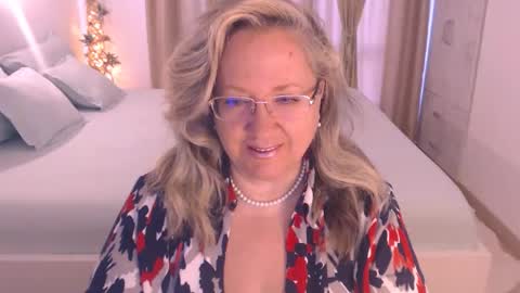 Snapshot of adrena_ chatting on 12, 10, 2025 Cryna online show from 12, 10, 2025