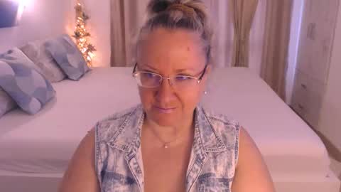 Snapshot of adrena_ chatting on 12, 11, 2025 Cryna online show from 12, 11, 2025