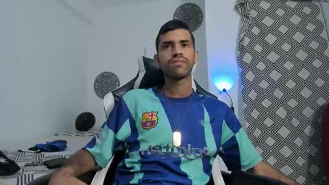 Snapshot of adri_sexboy229 chatting on 17, 10, 2025 adri_sexboy229 online show from 17, 10, 2025