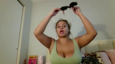 Snapshot of adriana318798 chatting on 6, 4, 2026 Princess Adri online show from 6, 4, 2026