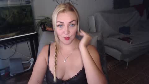 Adriana Paredes  online show from 31, 1, 2025