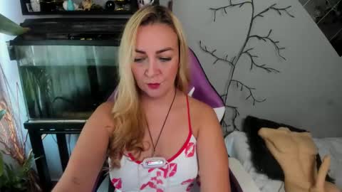 Adriana Paredes  online show from 14, 9, 2025