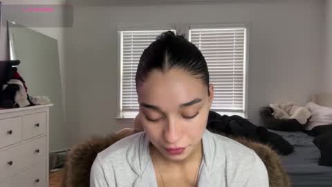 Snapshot of adriannarodriguez chatting on 12, 11, 2025 Adrianna online show from 12, 11, 2025