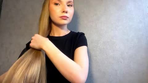 Snapshot of adriannemuldowney chatting on 19, 4, 2026 Caroline online show from 19, 4, 2026