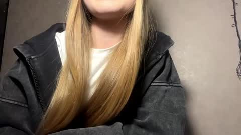 Snapshot of adriannemuldowney chatting on 28, 4, 2026 Caroline online show from 28, 4, 2026