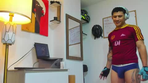 Snapshot of adriano_bigcock chatting on 23, 4, 2026 Adrian online show from 23, 4, 2026