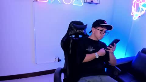 Snapshot of adrien_silex chatting on 16, 4, 2026 adrien_silex online show from 16, 4, 2026