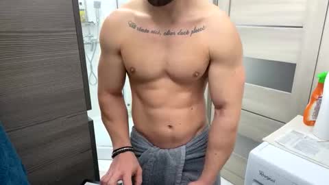 Snapshot of advp69 chatting on 27, 10, 2025 Mrrfitt online show from 27, 10, 2025