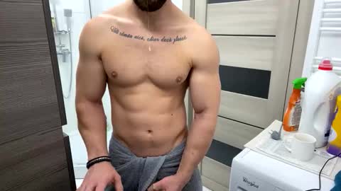 Snapshot of advp69 chatting on 28, 10, 2025 Mrrfitt online show from 28, 10, 2025