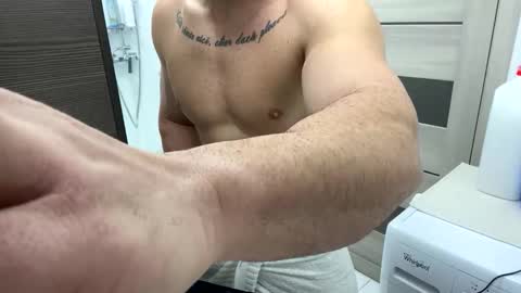 Snapshot of advp69 chatting on 27, 11, 2025 Mrrfitt online show from 27, 11, 2025