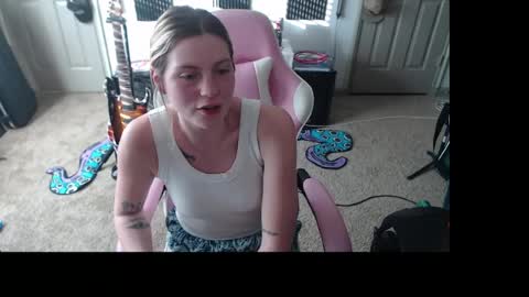 Snapshot of adybadygirl chatting on 18, 5, 2026 AdyBadyGirl online show from 18, 5, 2026