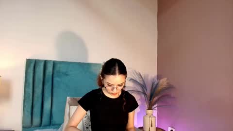 aelinduvalier online show from 8, 11, 2025