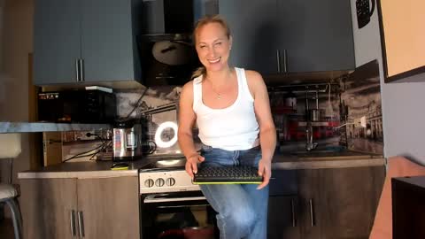 Snapshot of afanasia chatting on 1, 4, 2026 OneAfa online show from 1, 4, 2026