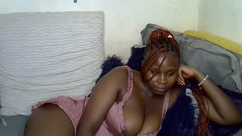 Snapshot of afrii_kity chatting on 5, 11, 2025 afrii_kity online show from 5, 11, 2025