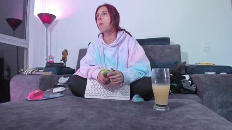 Agata Collinss online show from 7, 2, 2025