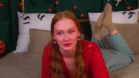 Snapshot of agatafoxley chatting on 2, 11, 2025 AgataFoxley online show from 2, 11, 2025