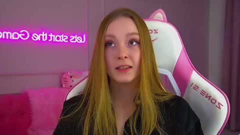 Snapshot of agatafoxley chatting on 24, 11, 2025 AgataFoxley online show from 24, 11, 2025