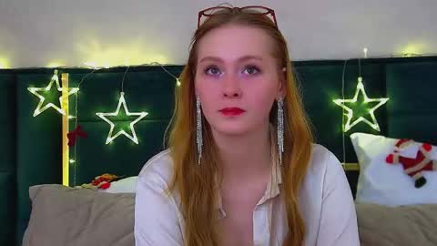 Snapshot of agatafoxley chatting on 4, 12, 2025 AgataFoxley online show from 4, 12, 2025