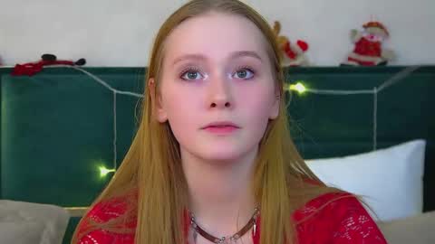 Snapshot of agatafoxley chatting on 14, 12, 2025 AgataFoxley online show from 14, 12, 2025