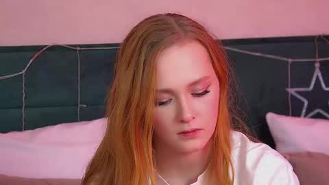 Snapshot of agatafoxley chatting on 18, 12, 2025 AgataFoxley online show from 18, 12, 2025