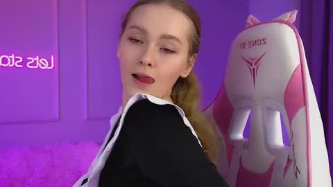 Snapshot of agatafoxley chatting on 8, 3, 2026 AgataFoxley online show from 8, 3, 2026