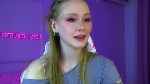 Snapshot of agatafoxley chatting on 22, 4, 2026 AgataFoxley online show from 22, 4, 2026