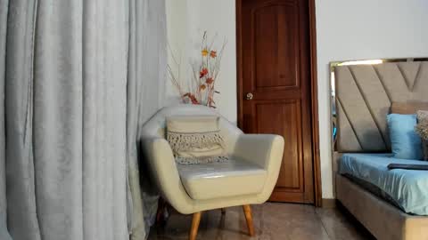 Snapshot of agathaa_white chatting on 18, 9, 2025 Agathaa white online show from 18, 9, 2025