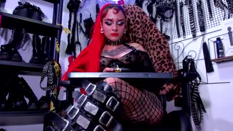 Snapshot of agathamoonn chatting on 22, 1, 2025 Agatha Fox online show from 22, 1, 2025