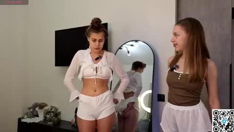 Monica and Bella online show from 7, 6, 2026