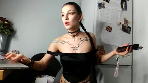 Snapshot of agnesm0on chatting on 13, 10, 2025 Moon online show from 13, 10, 2025