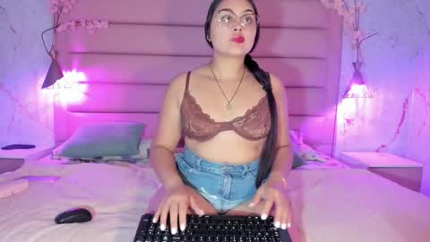 Snapshot of agnesrocuzzo chatting on 25, 11, 2025 agnesrocuzzo online show from 25, 11, 2025