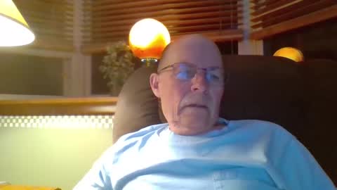 Snapshot of aguynrkfrd chatting on 2, 10, 2025 aguynrkfrd online show from 2, 10, 2025