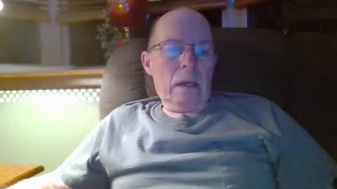 Snapshot of aguynrkfrd chatting on 15, 10, 2025 aguynrkfrd online show from 15, 10, 2025