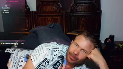 Blue Eyed Handsome Man online show from 15, 4, 2026