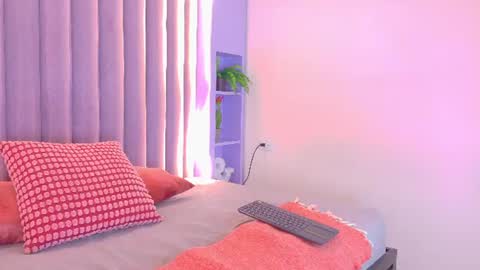 Snapshot of ahslyevans__ chatting on 9, 6, 2026 AHSLY online show from 9, 6, 2026