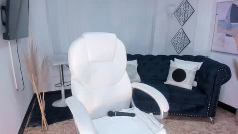 AIDA ADAMS online show from 1, 2, 2025