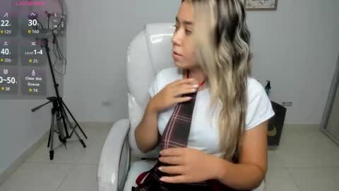 Snapshot of aiilyn_dss18 chatting on 11, 9, 2025 Ailyn online show from 11, 9, 2025