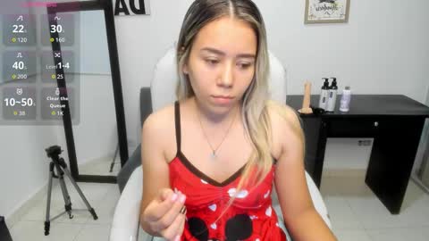 Snapshot of aiilyn_dss18 chatting on 19, 9, 2025 Ailyn online show from 19, 9, 2025