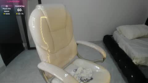 Snapshot of aiilyn_dss18 chatting on 9, 11, 2025 Ailyn online show from 9, 11, 2025