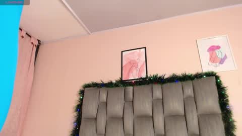 Snapshot of aiilynn_1 chatting on 15, 12, 2025 Ailyn online show from 15, 12, 2025