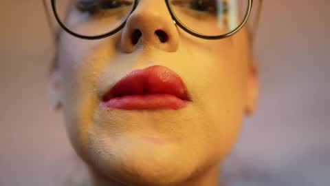 Snapshot of aileenaxa chatting on 10, 10, 2025 Aileen online show from 10, 10, 2025