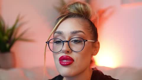 Snapshot of aileenaxa chatting on 20, 10, 2025 Aileen online show from 20, 10, 2025