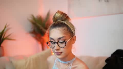 Snapshot of aileenaxa chatting on 28, 10, 2025 Aileen online show from 28, 10, 2025