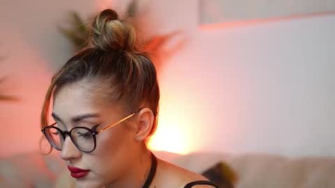 Snapshot of aileenaxa chatting on 10, 11, 2025 Aileen online show from 10, 11, 2025