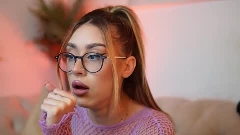 Snapshot of aileenaxa chatting on 12, 11, 2025 Aileen online show from 12, 11, 2025